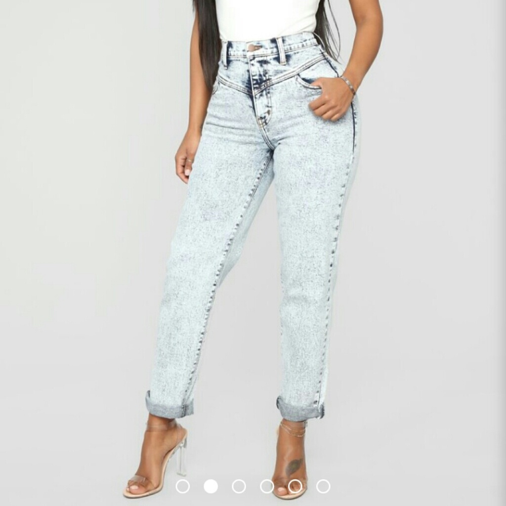 Nwt. Size 9/ 13 Fashion Nova Mom jeans